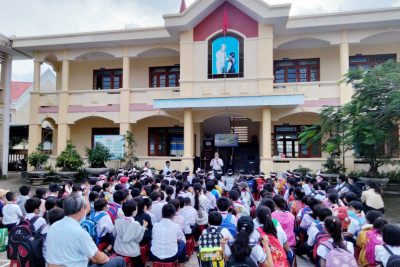 Hoạt động ngoài giờ lên lớp Hoạt động ngoài giờ lên lớp