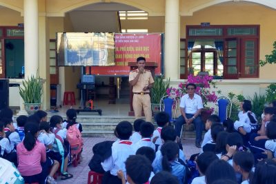 Tuyên truyền, phổ biến, giáo dục về ATGT cho VCNLĐ và HS Tuyên truyền, phổ biến, giáo dục về ATGT cho VCNLĐ và HS