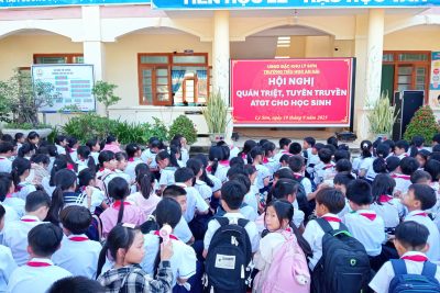 Quán triệt, tuyên truyền các quy định về ATGT cho HS Quán triệt, tuyên truyền các quy định về ATGT cho HS