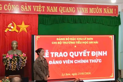 Lễ trao Quyết định công nhận đảng viên chính thức
