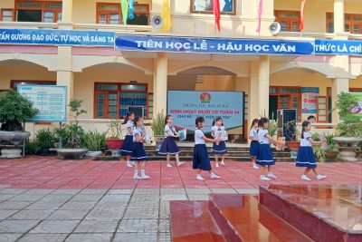 Tiếp tục thực hiện duy trì có hiệu quả sáng tạo tiết “Sinh hoạt dưới cờ” năm học 2023-2024 Tiếp tục thực hiện duy trì có hiệu quả sáng tạo tiết “Sinh hoạt dưới cờ” năm học 2023-2024
